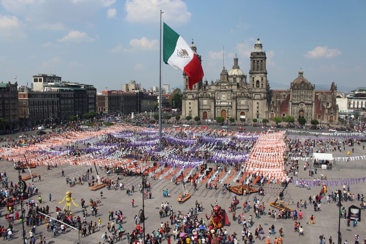 Visitan alrededor de un millón de personas Ofrenda Monumental en el Zócalo de la CDMX