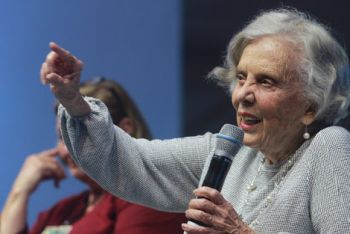 PONIATOWSKA LLAMA A LAS JUCHITECAS PANZONAS Y MENSAS