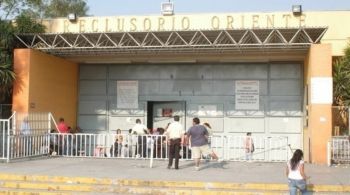 Concretan 66 matrimonios en Reclusorio Oriente