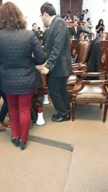 Diputados dicen que madrugaron a César Cravioto