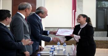 Reciben diplomas y estímulos económicos destacados politécnicos de nivel superior