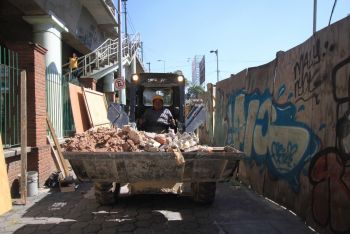 INICIA PROCESO DE DEMOLICIÓN DE INMUEBLE UBICADO EN ZAPATA NO. 56