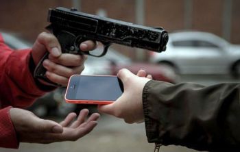 Proceso a un hombre que habría robado su celular a un peatón