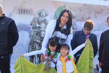 ENCABEZA DIONE ANGUIANO DESFILE CONMEMORATIVO DEL 107 ANIVERSARIO DE LA REVOLUCIÓN MEXICANA 