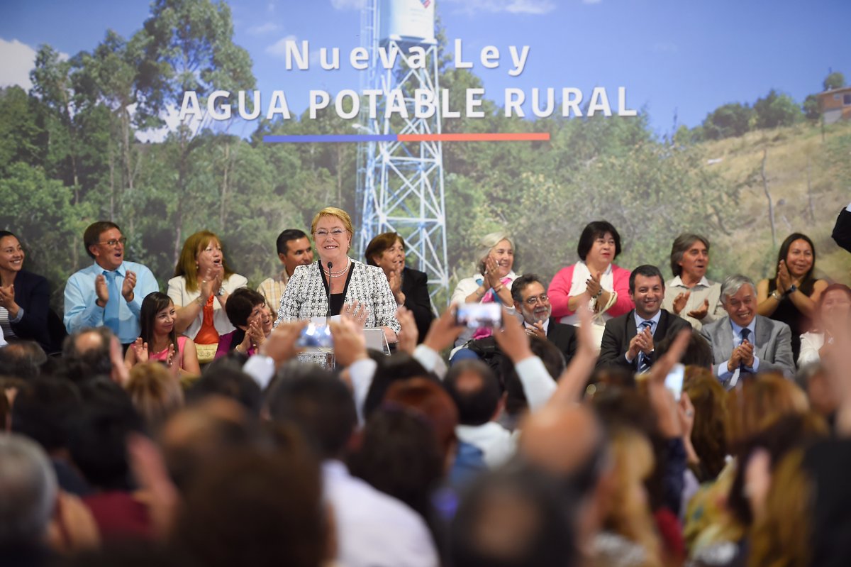 Michelle Bachelet encabezó ceremonia de celebración de la Ley de Agua Potable Rural