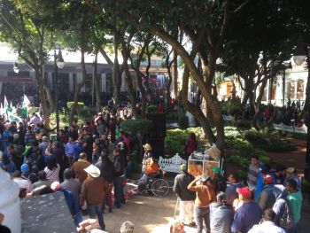 Entre ambulantes y camiones, Sheinbaum presenta su último informe de gobierno