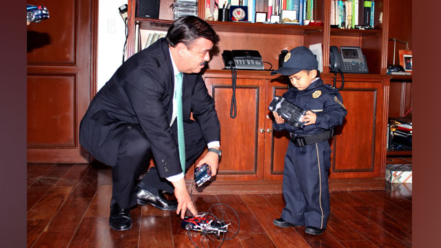 Cumplen SSP-CDMX y la Asociación Make A Wish, deseo de niño: ser policía honorario de la Ciudad de México