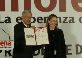 AMLO SE REGISTRA COMO PRECANDIDATO A LA PRESIDENCIA EN 2018