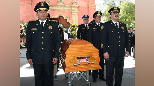 Hiram Almeida Estrada encabezó el homenaje póstumo del policía caído en cumplimiento de su deber