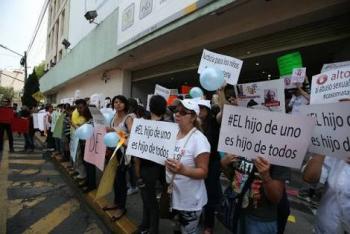 VÍCTIMAS DE DELITOS PROTESTAN EN LA CEAV