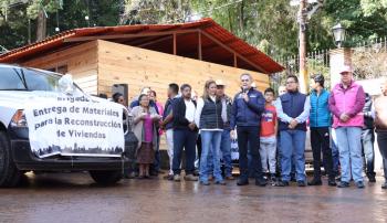 ENTREGA JEFE DE GOBIERNO, LA JEFA DELEGACIONAL Y EL PRESIDENTE DE LA COMISIÓN DE GOBIERNO DE LA ALDF VIVIENDAS A FAMILIAS EN SANTA ROSA XOCHIAC