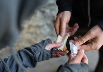 Detienen a dos jóvenes por narcomenudeo en Tláhuac