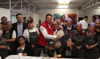 Servirle a la gente, compromiso permanente de la Sedesol