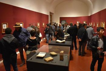 Antigüedad y modernidad dialogan en la exposición Letras capitulares. Aproximaciones contemporáneas