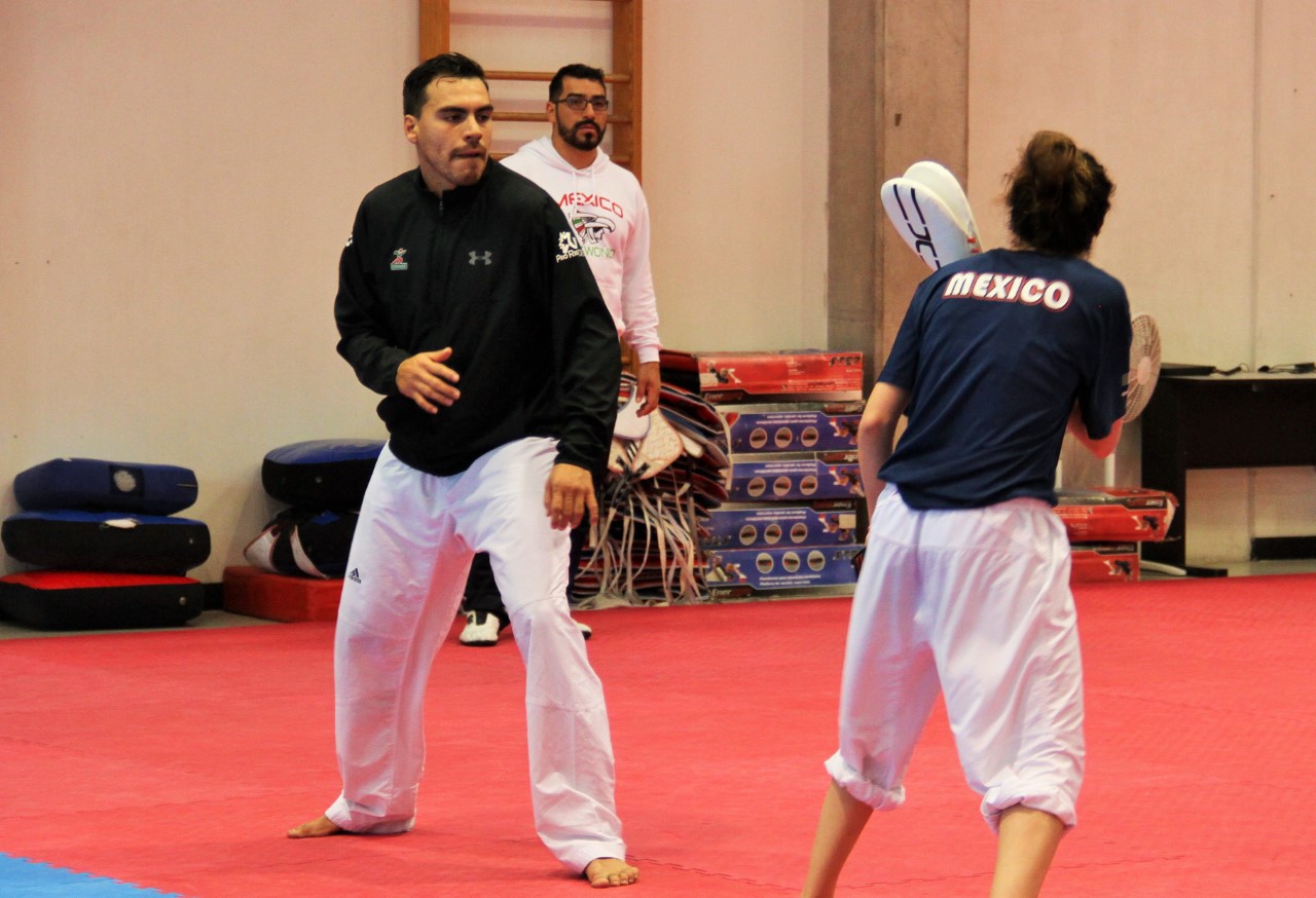 Uriel Adriano vuelve por sus fueros a Selección Nacional de Taekwondo