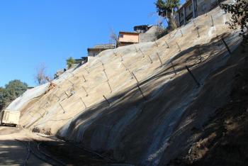 Avances de trabajos en talud en la Carretera San Mateo-Santa Rosa, en Cuajimalpa