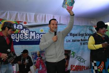 El Jefe Delegacional en Cuajimalpa sigue festejando con niños de la Zanja, en San Mateo Tlaltenango