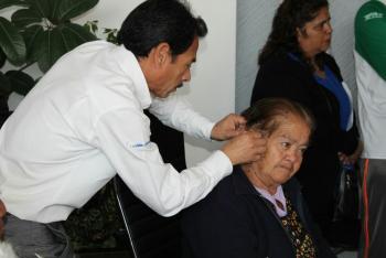 Cuajimalpa entrega 41 aparatos auditivos, beneficiando a niñ@s, jóvenes y personas adultas