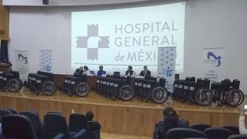 Donan sillas de ruedas e instrumental quirúrgico a instituciones del sector salud