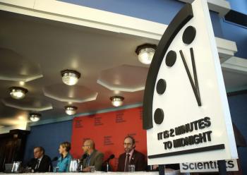 ADELANTAN RELOJ DEL APOCALIPSIS 