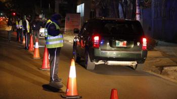 UNA PERSONA DETENIDA POR LESIONAR A DOS POLICÍAS EN PUNTO DE ALCOHOLÍMETRO