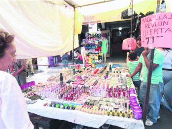 Solicitan a PGJCDMX investigación por venta de cosméticos pirata en la CDMX