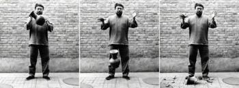 AI WEIWEI ACOMPAÑA A LOS PADRES DE LOS 43