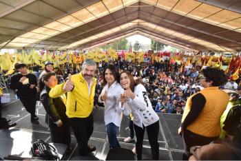 Raúl Flores acompaña a Alejandra Barrales en su gira de cierre de precampaña en Iztapalapa
