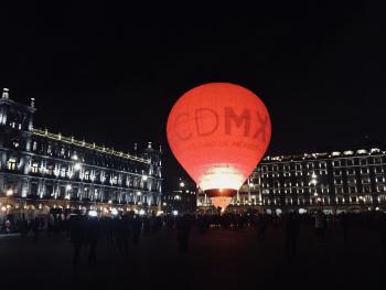 Disfrutan 4 horas de velada romántica en el Zócalo