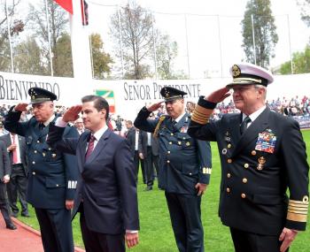 Peña Nieto anunció aumento al salario a miembros del Ejército y la Marina
