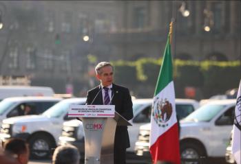 Entrega Miguel Ángel Mancera, vehículos abastecidos de gas natural