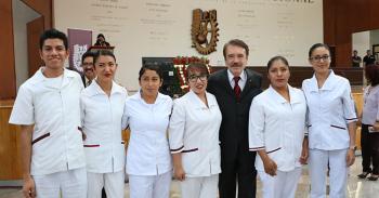 Prepara IPN enfermeros capaces de promover el desarrollo de la salud con sentido humanitario