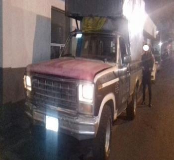 DETIENEN A TRES PERSONAS POR EL DELITO DE ROBO DE VEHÍCULO EN LA COLONIA MORELOS