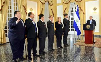 Presidente de El Salvador juramenta a funcionarios como parte del proceso de cambios en el Gobierno