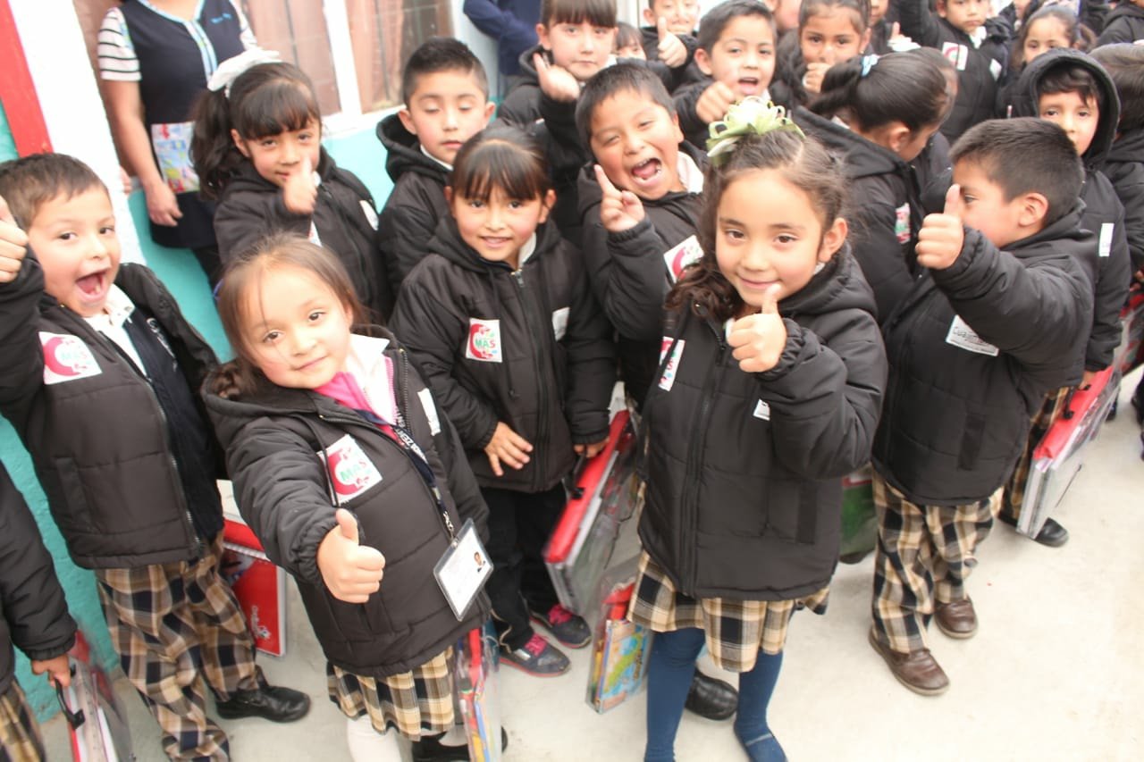Entrega de kits escolares a niños y niñas de los CENDIS de Cuajimalpa