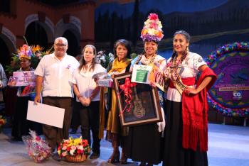 CORONAN A FLOR DE CLAVEL COMO LA FLOR MÁS BELLA DEL EJIDO 2018