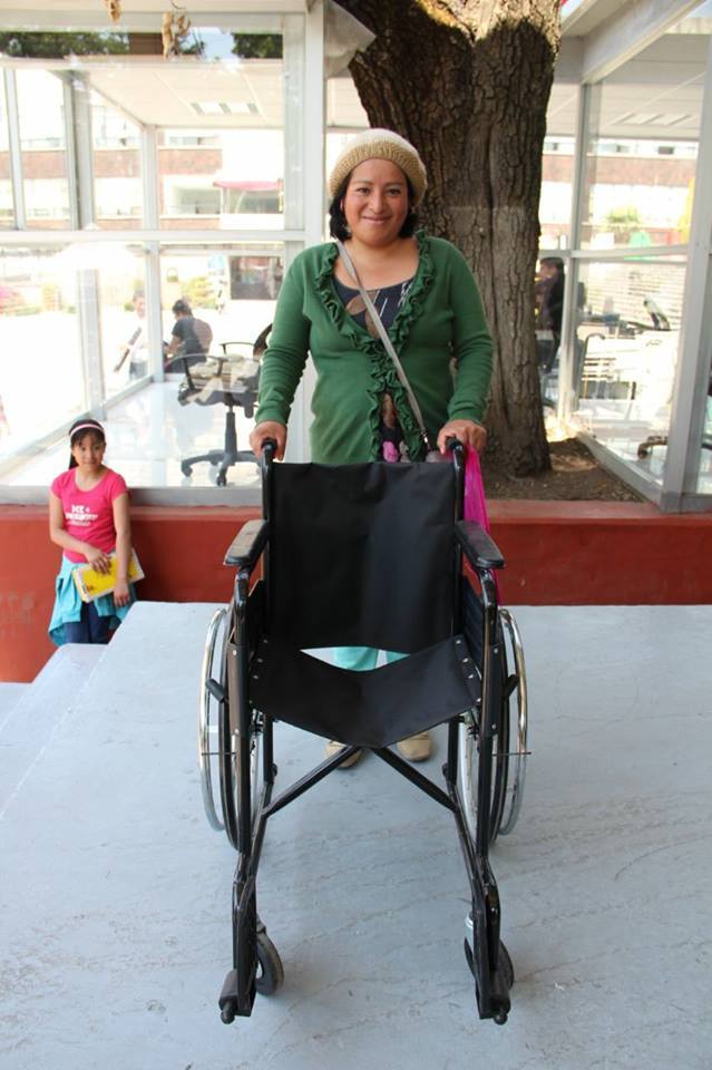 Se lleva a cabo la entrega de 4 sillas de ruedas, bajo el programa Más Apoyo a Discapacidad Motriz