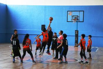 REHABILITAN CANCHAS DE BASQUETBOL EN EL DEPORTIVO  DE SANTIAGO TULYEHUALCO, XOCHIMILCO