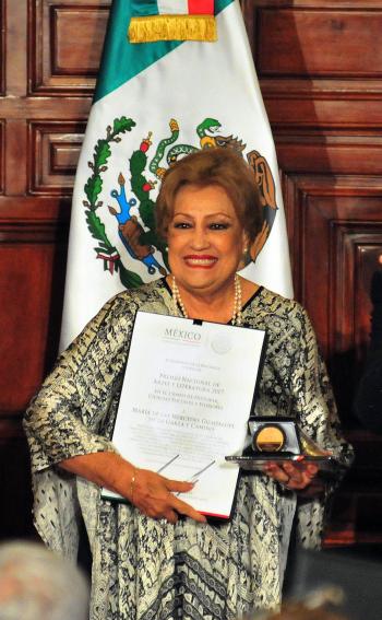 ENTREGAN A DOS INVESTIGADORAS DE LA UNAM LOS PREMIOS NACIONALES DE CIENCIAS, DE ARTE Y LITERATURA