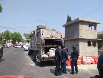 Transportan mercancía ilegal en camiones de basura
