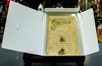 La BNAH entrega a comunidad otomí de Hidalgo manuscritos antiguos sobre su historia y territorio