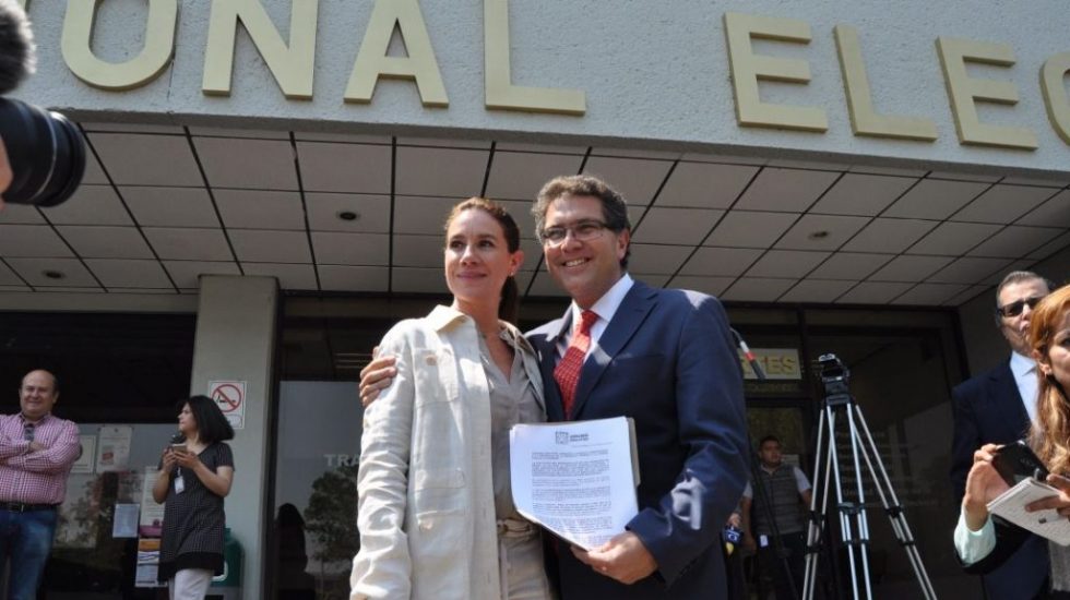 Comienza revisión de firmas en el INE para candidatura de Ríos Piter
