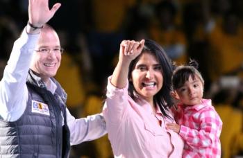 Barrales promete apoyo a madres de familia