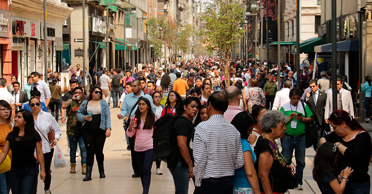 Estudian politécnicos alumbrar la calle de Madero con las pisadas de los peatones