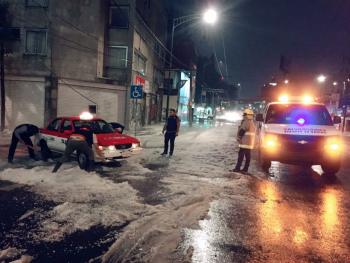 DESPLEGA IZTAPALAPA 16 BRIGADAS DE LIMPIEZA EN ZONAS AFECTADAS POR GRANIZADA