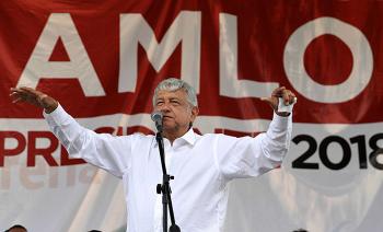 Pide AMLO a simpatizantes votar a mano alzada por venta de avión presidencial