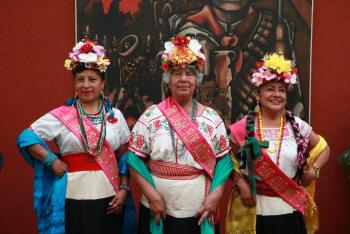 RECIBEN PREMIOS, ADULTAS MAYORES QUE PARTICIPARON EN CERTAMEN DE CULTURA Y BELLEZA EN XOCHIMILCO