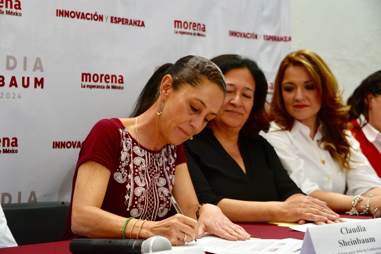 SHEINBAUM FIRMA ACUERDO DE LA INICIATIVA #YoMeMuevo