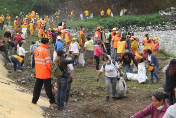 DOS MIL VECINOS Y TRABAJADORES DE CDMX Y DAO REALIZARON JORNADA DE LIMPIEZA EN PRESA BECERRA