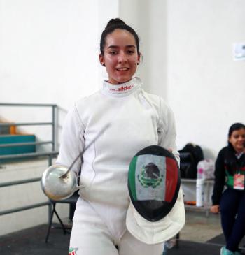 Frania Tejeda, primer lugar en espada femenil, dentro de la Universiada